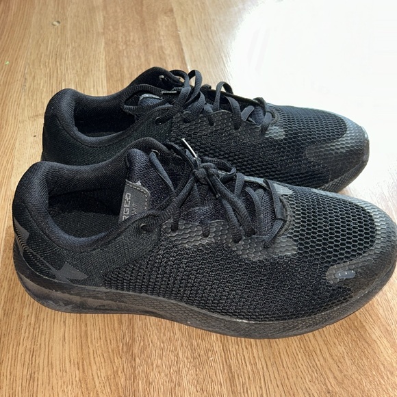 Dude shoes! Under Armour ‘charged pursuit’ black sneakers - Picture 2 of 3